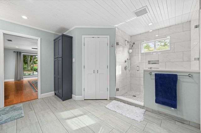 2400 Muirfield CIR, Austin, TX 78747