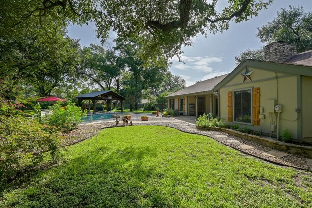 2400 Muirfield CIR, Austin, TX 78747
