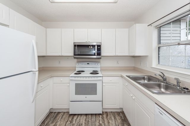574 Carters Grove Road, Charleston, SC 29414