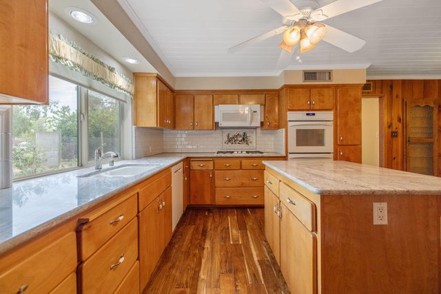 1714 N Blythe Avenue, Fresno, CA 93722