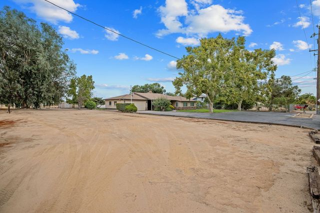 1714 N Blythe Avenue, Fresno, CA 93722