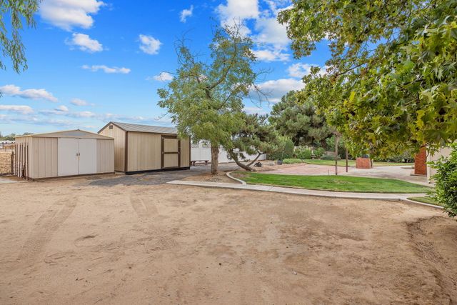 1714 N Blythe Avenue, Fresno, CA 93722