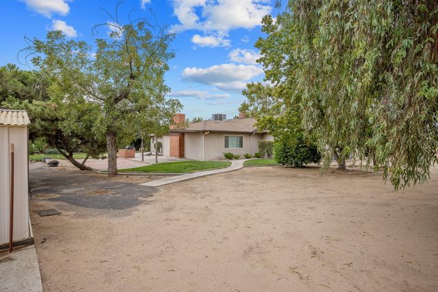 1714 N Blythe Avenue, Fresno, CA 93722