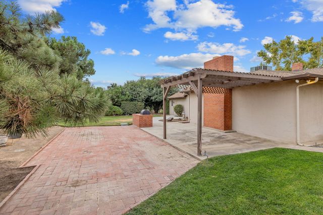 1714 N Blythe Avenue, Fresno, CA 93722