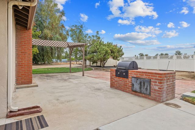 1714 N Blythe Avenue, Fresno, CA 93722