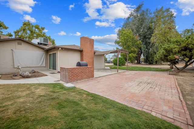 1714 N Blythe Avenue, Fresno, CA 93722