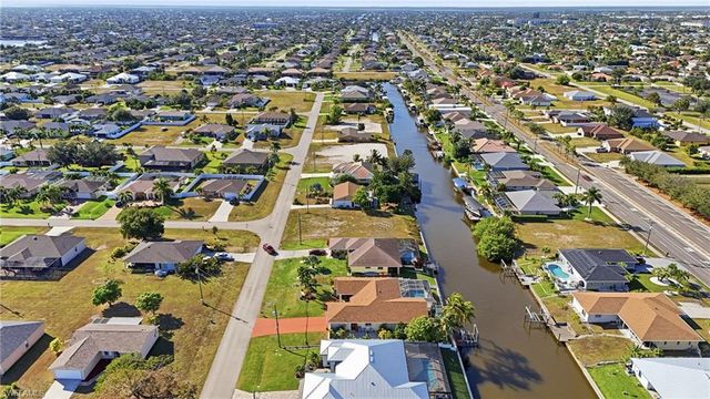 829 SW 40th TER, Cape Coral, FL 33914