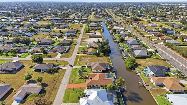 829 SW 40th TER, Cape Coral, FL 33914