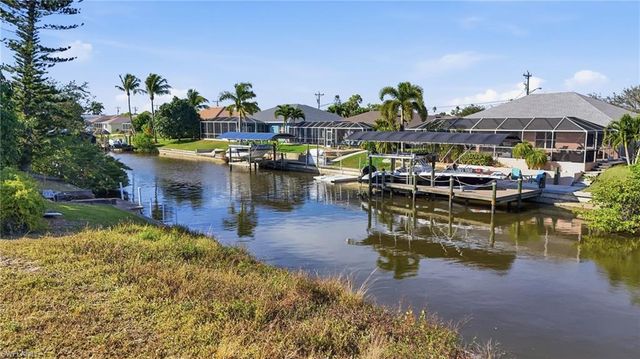 829 SW 40th TER, Cape Coral, FL 33914