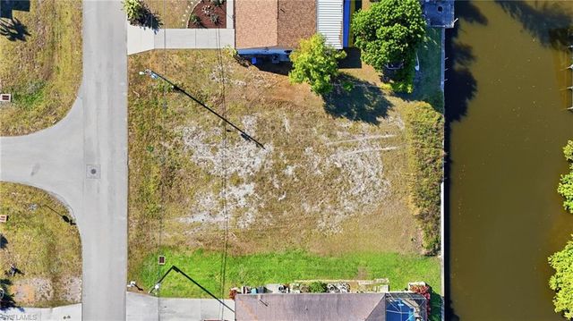 829 SW 40th TER, Cape Coral, FL 33914