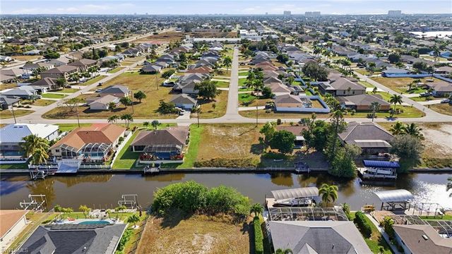 829 SW 40th TER, Cape Coral, FL 33914
