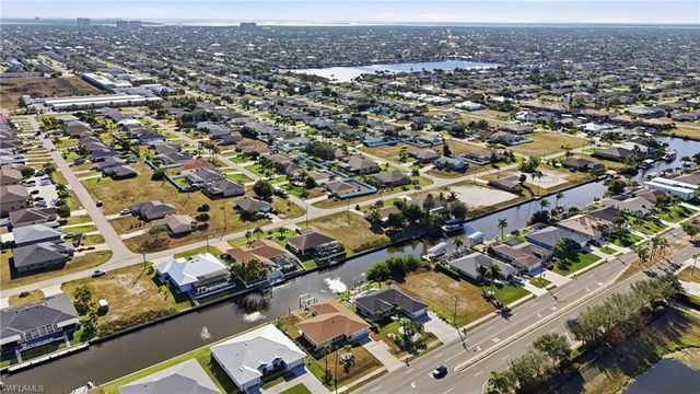 829 SW 40th TER, Cape Coral, FL 33914