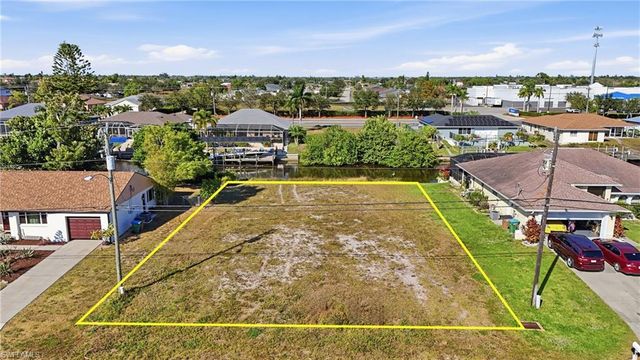 829 SW 40th TER, Cape Coral, FL 33914