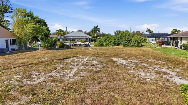829 SW 40th TER, Cape Coral, FL 33914