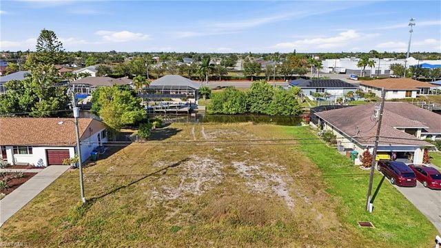 829 SW 40th TER, Cape Coral, FL 33914