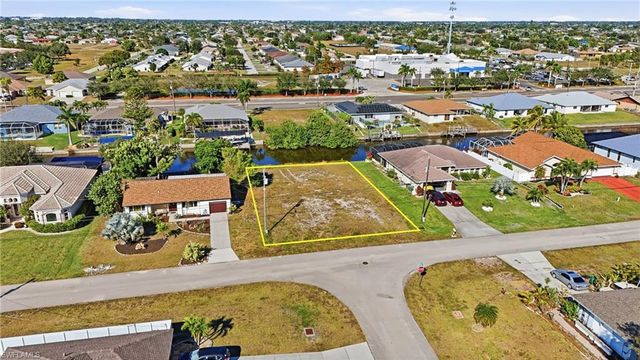 829 SW 40th TER, Cape Coral, FL 33914