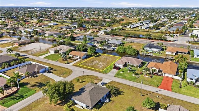 829 SW 40th TER, Cape Coral, FL 33914