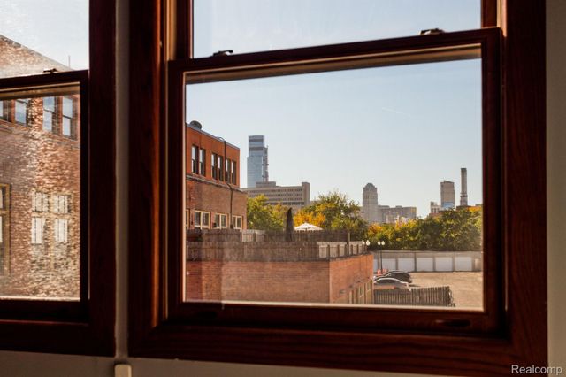 1395 ANTIETAM Avenue 49, Detroit, MI 48207