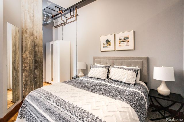 1395 ANTIETAM Avenue 49, Detroit, MI 48207