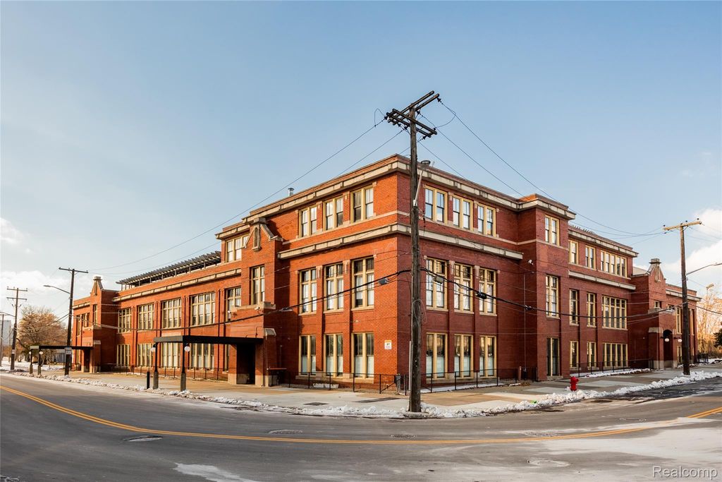 1395 ANTIETAM Avenue 49, Detroit, MI 48207