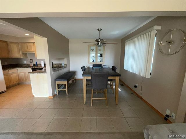 32450 Barclay Square, Warren, MI 48093
