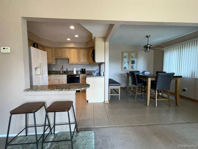 32450 Barclay Square, Warren, MI 48093