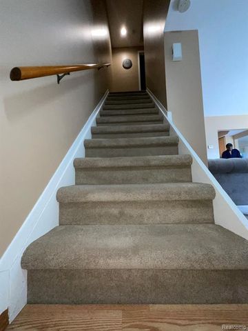 32450 Barclay Square, Warren, MI 48093