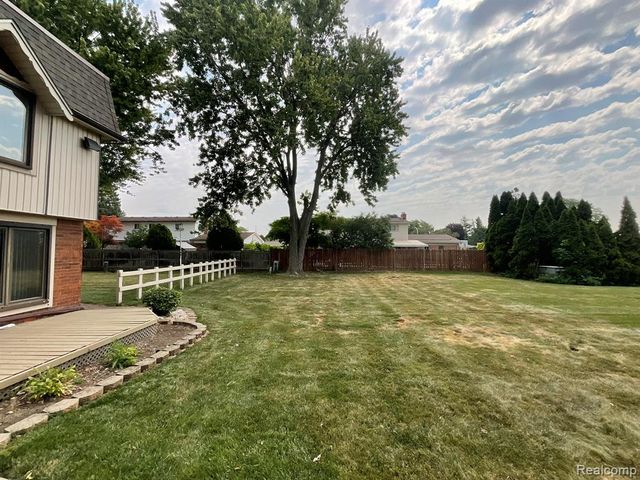 32450 Barclay Square, Warren, MI 48093