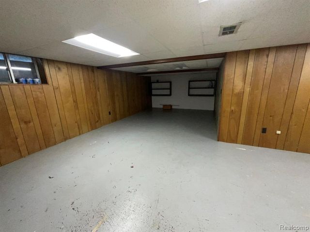 32450 Barclay Square, Warren, MI 48093