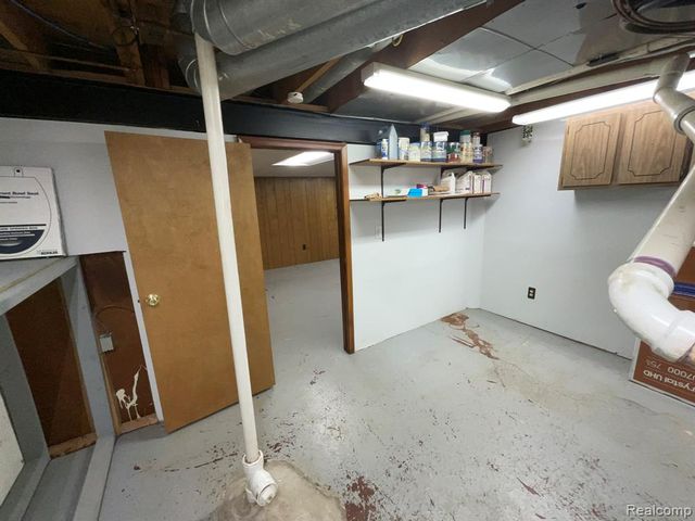32450 Barclay Square, Warren, MI 48093
