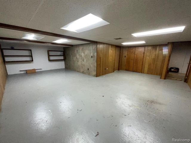 32450 Barclay Square, Warren, MI 48093