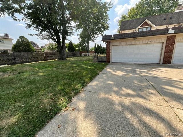 32450 Barclay Square, Warren, MI 48093