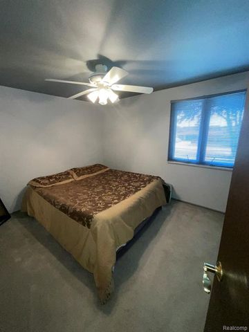 32450 Barclay Square, Warren, MI 48093