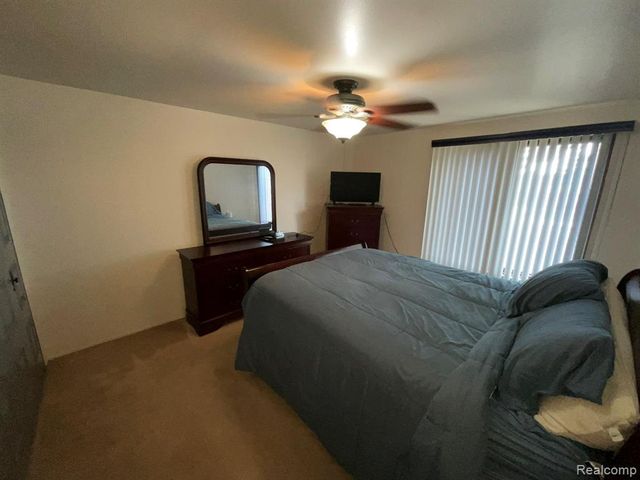 32450 Barclay Square, Warren, MI 48093