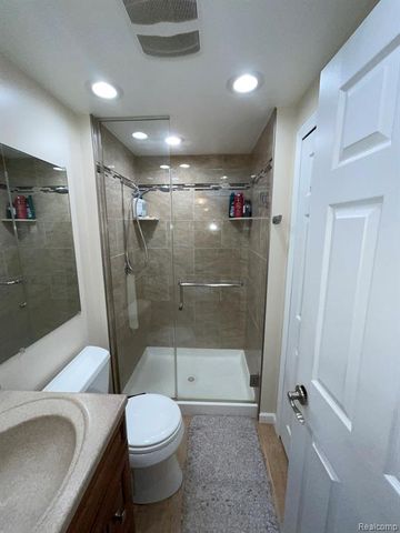 32450 Barclay Square, Warren, MI 48093