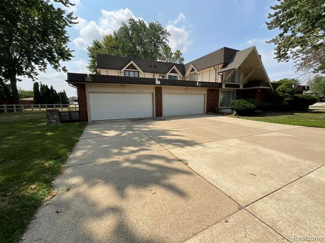 32450 Barclay Square, Warren, MI 48093