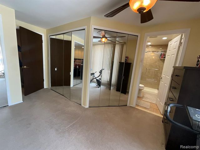 32450 Barclay Square, Warren, MI 48093