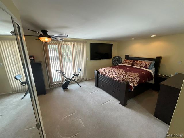 32450 Barclay Square, Warren, MI 48093