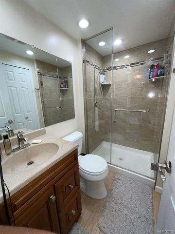 32450 Barclay Square, Warren, MI 48093