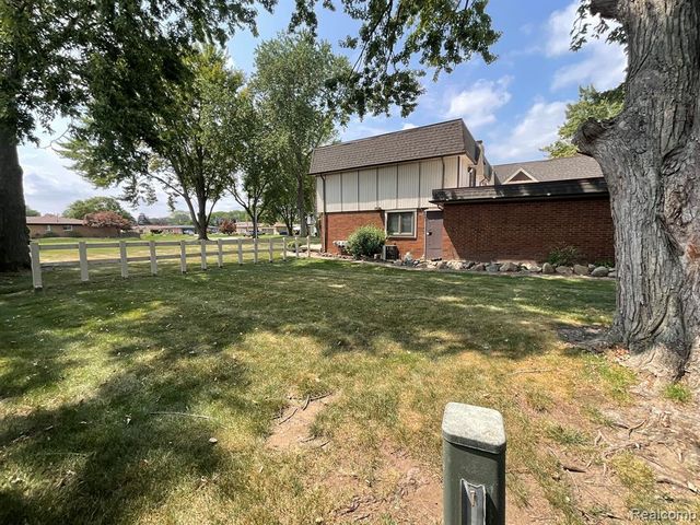 32450 Barclay Square, Warren, MI 48093