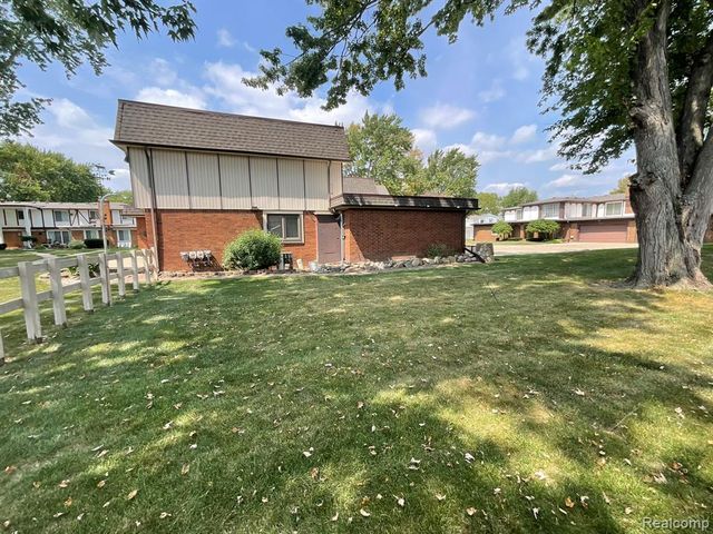 32450 Barclay Square, Warren, MI 48093