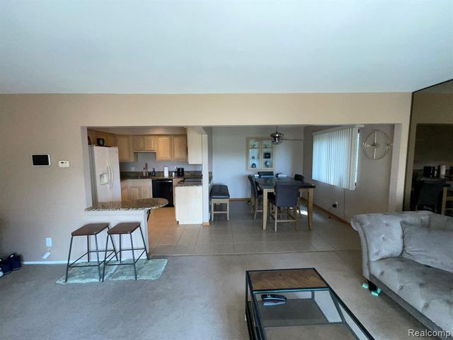 32450 Barclay Square, Warren, MI 48093