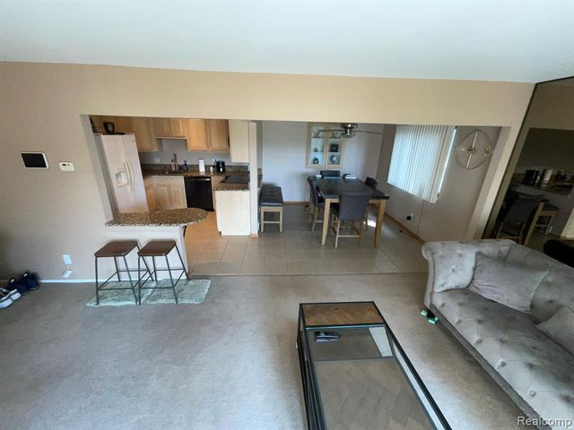 32450 Barclay Square, Warren, MI 48093