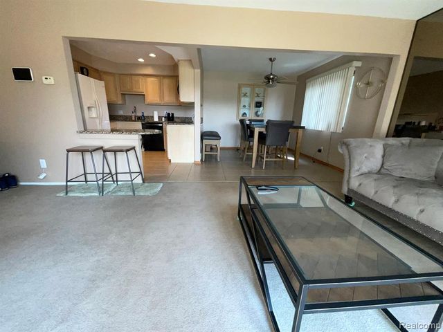 32450 Barclay Square, Warren, MI 48093