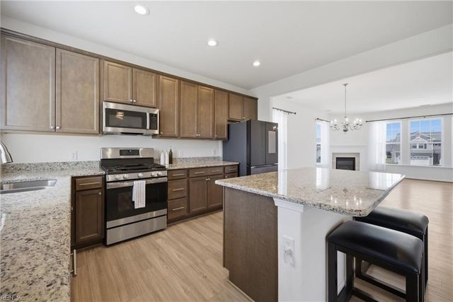 134 Corcoran LN, Suffolk, VA 23434