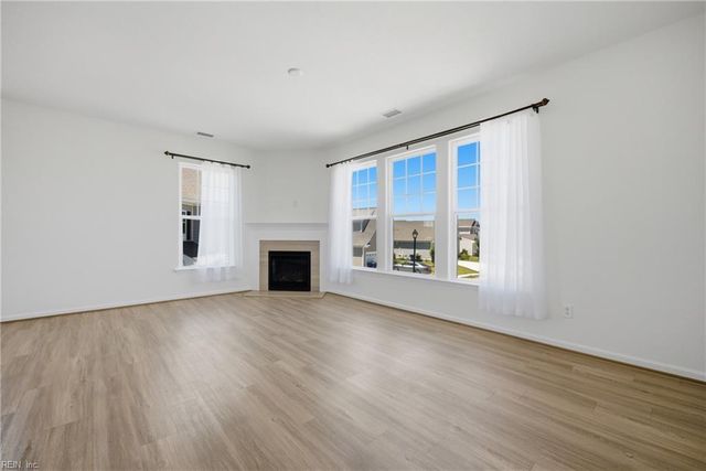 134 Corcoran LN, Suffolk, VA 23434