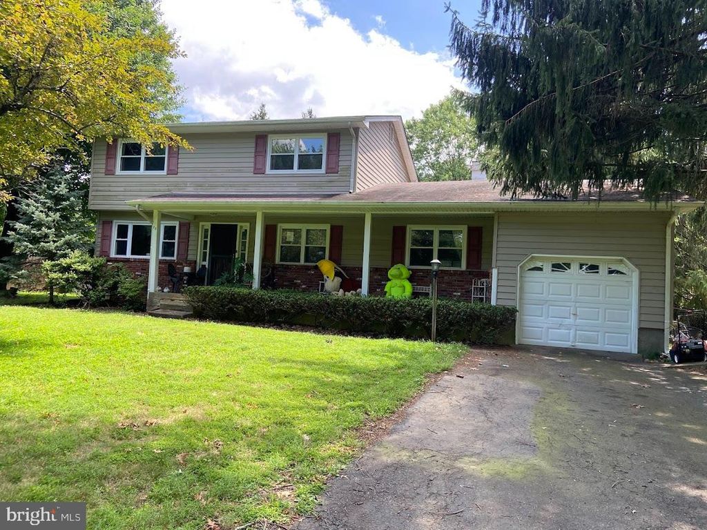 25 FRAN AVE, Ewing, NJ 08628
