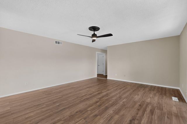 8130 Avenida La Prestina NE, Albuquerque, NM 87109