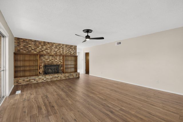 8130 Avenida La Prestina NE, Albuquerque, NM 87109