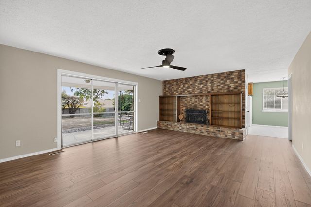 8130 Avenida La Prestina NE, Albuquerque, NM 87109